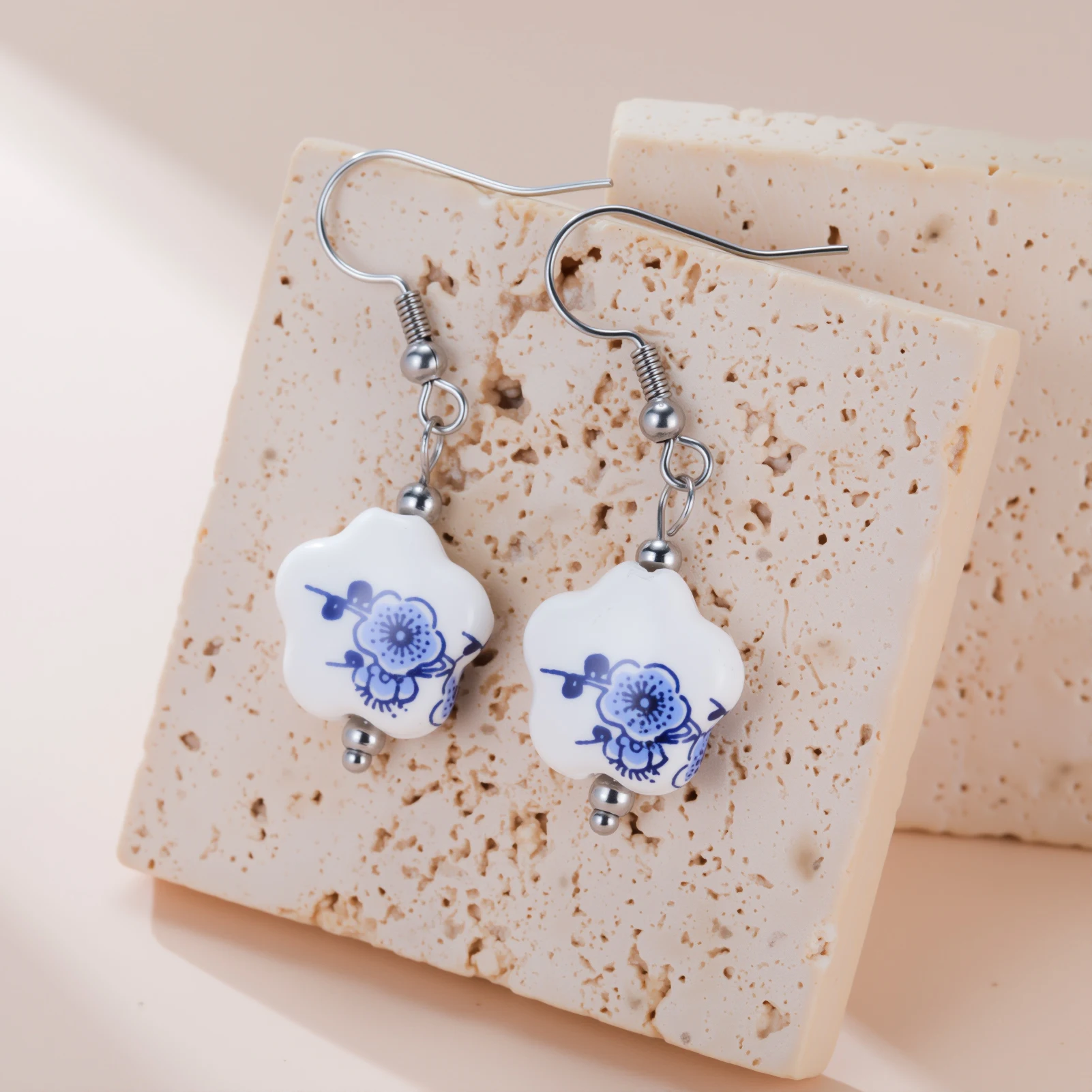 COOLTIME Pflaumenblüten-Ohrringe, chinesischer Vintage-Stil, blaues und weißes Porzellan, fünfblättrige, trendige Ohrringe für Frauen