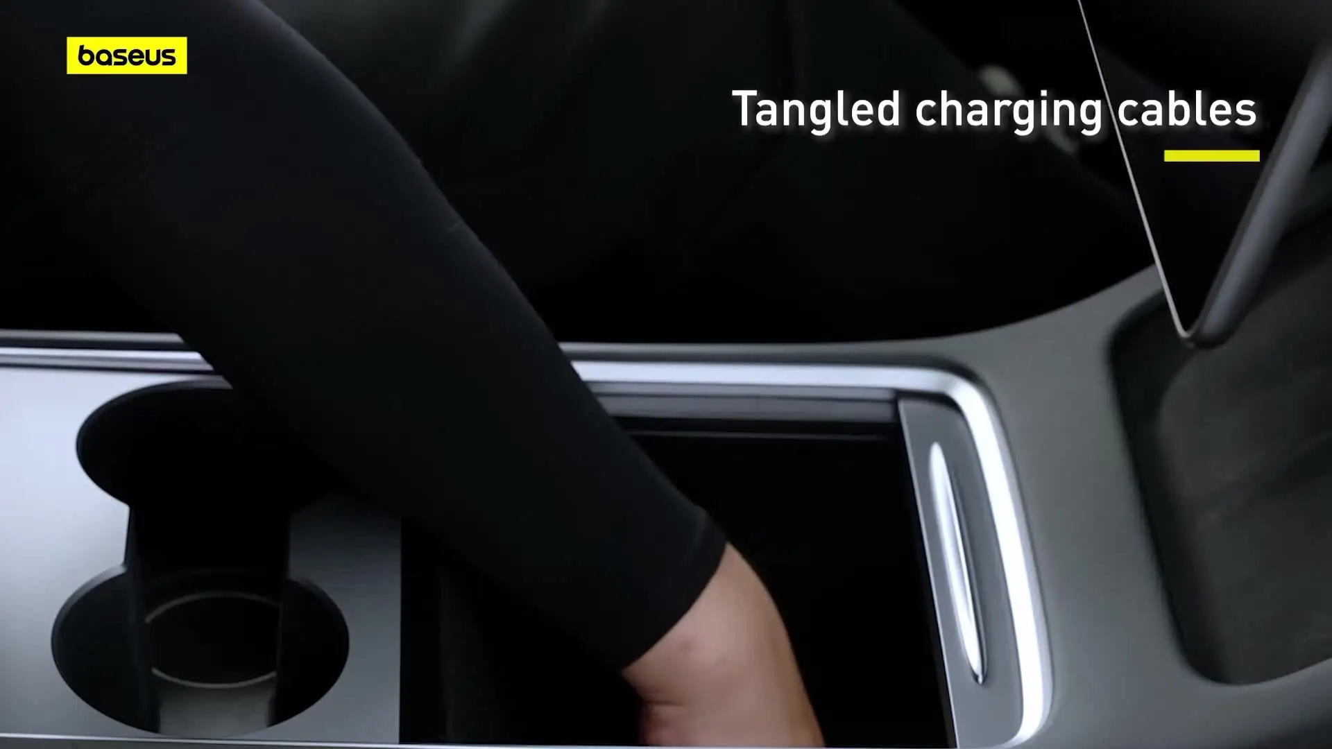 Baseus Hub USB 45W GaN Per Tesla Model 3/Y (2021-2024) – 4 Porte Con Cavi Retrattili, Ricarica Rapida