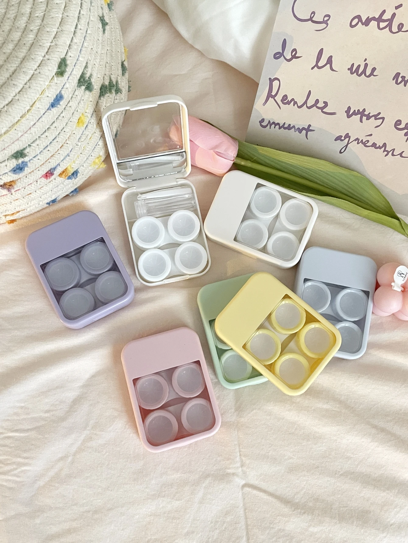 

XIANGYU-A minimalist contact lens case that can be carried with a mirror. Beauty Eye Box for storage.