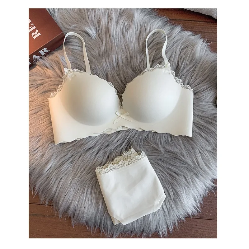 Ensemble soutien-gorge push-up sans couture pour femme, maintien sans armatures, anti-affaissement, lingerie confortable, tailles S-XL, pour jeunes femmes, usage quotidien, doux et agréable à porter.