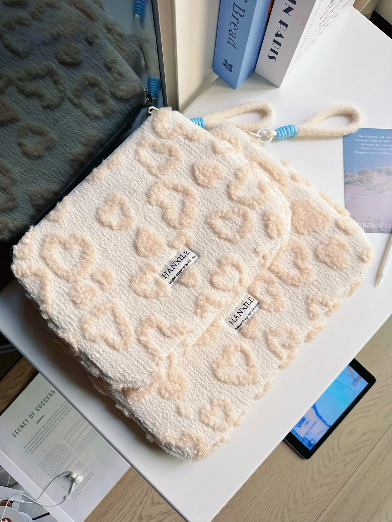 Plush Protective Laptop & Tablet Sleeve - Soft Notebook Storage Bag