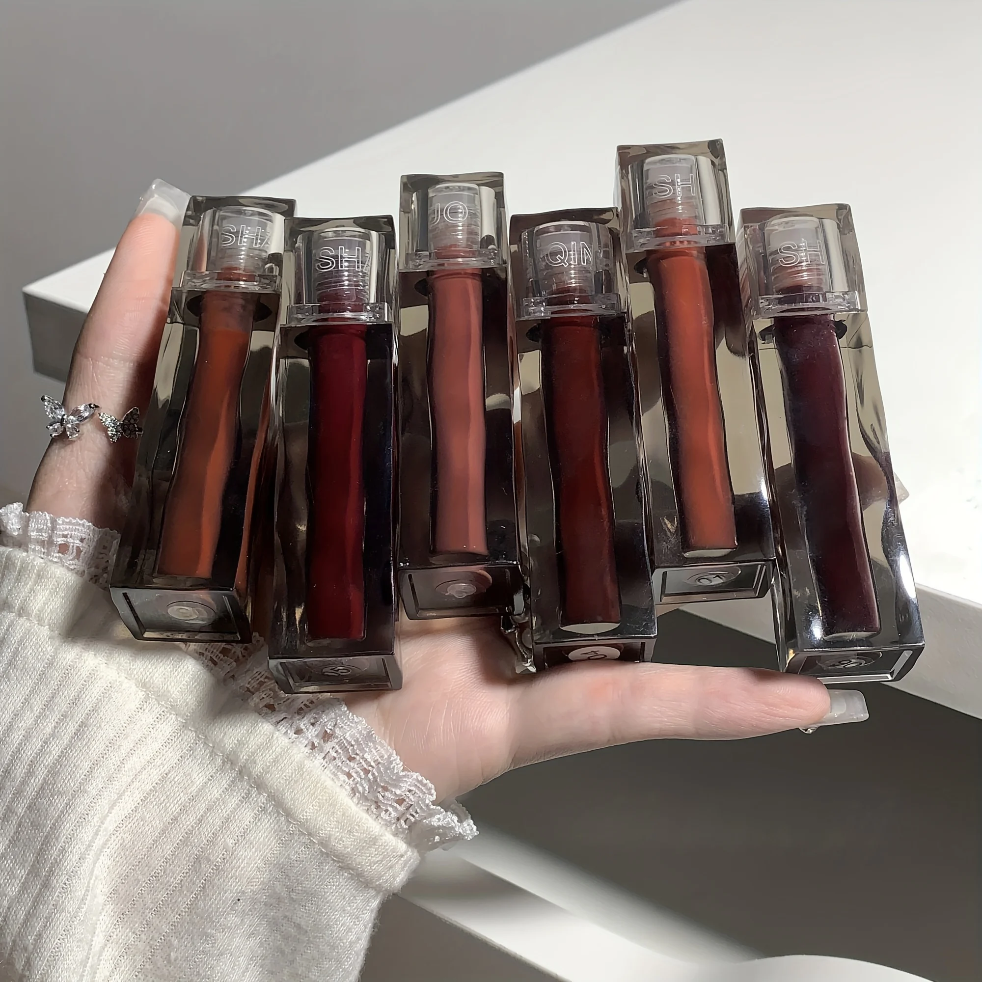 Charming Bear Glossy Lip Glaze - Long-Lasting Hydrating Liquid Lipstick with a Lustrous Finish