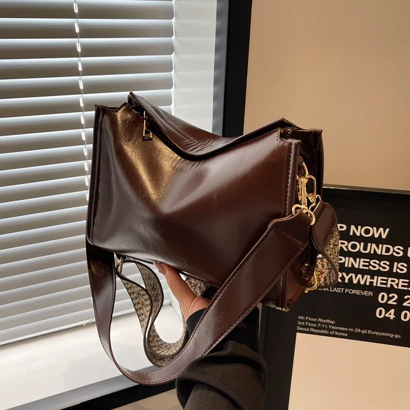 Women's Shoulder Bag Retro Solid Color PU Leather New Large Capacity Crossbody Bag Commute Casual Shopping Classic All-match