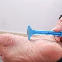 Dissolvant de callosités du talon du pied, outil de soins de la peau morte, râpe de pédicure Portable en plastique 1 pièce 4