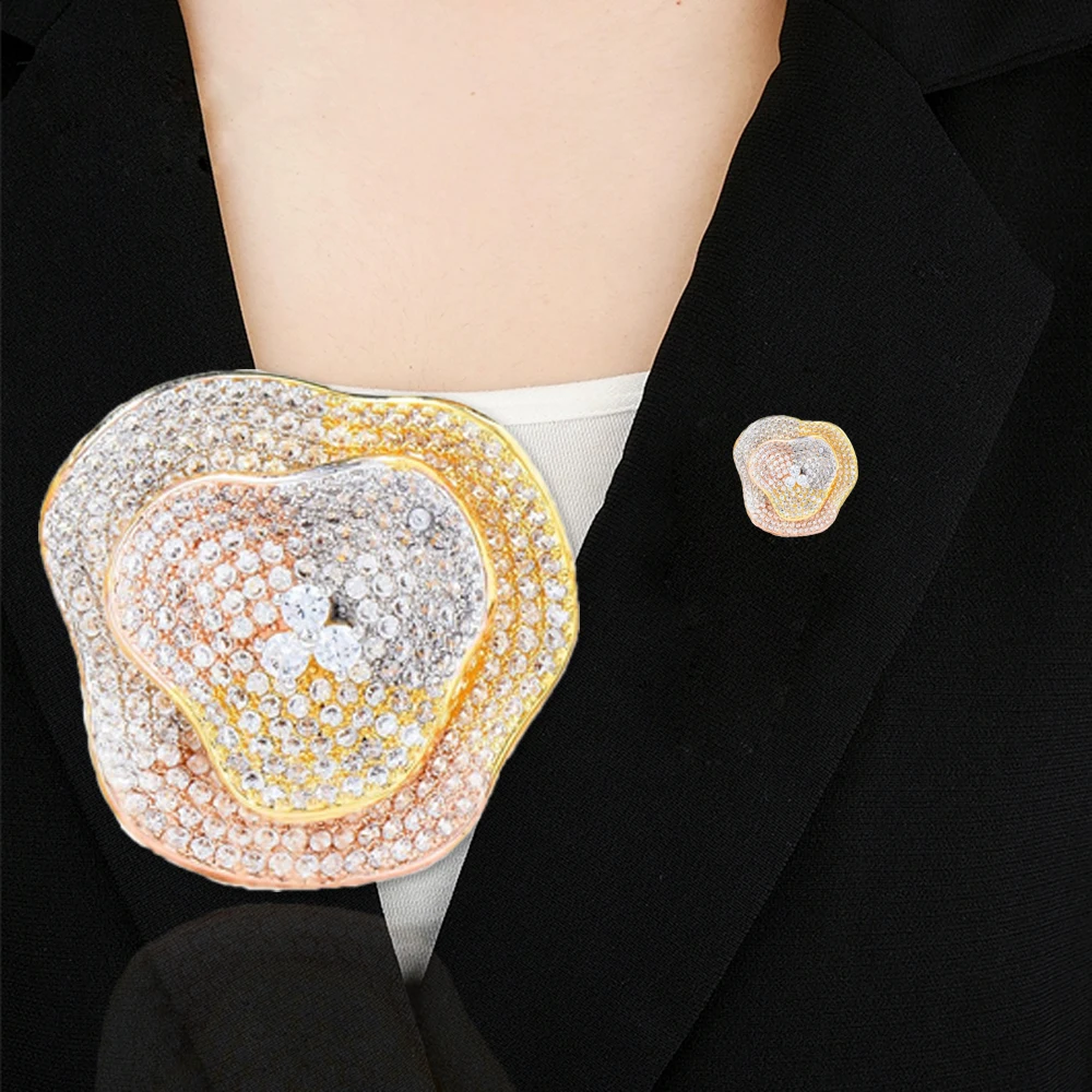 

Siscathy High Quality Aristocratic Flower Lapel Pins Zircon Badges Luxury Women's Brooch Dubai Noble Party Dress Clothes Corsage