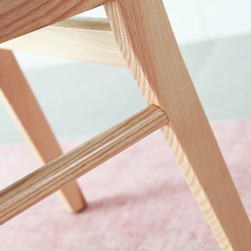 Modern Simplicity Fashionable Coffee Chair Dining Chair Upholstered with Solid Wooden Legs