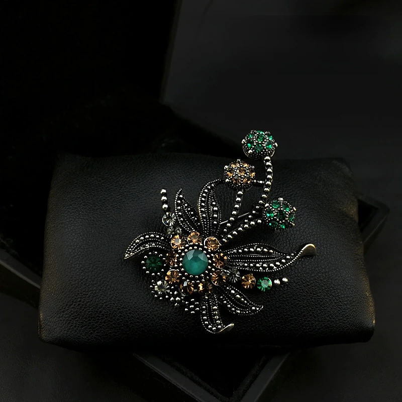 

High-End Elegant Retro Brooch Men's and Women's Corsage Simple Easy Matching Coat Suit Pin Scarf Accessories Rhinestone Jewelry