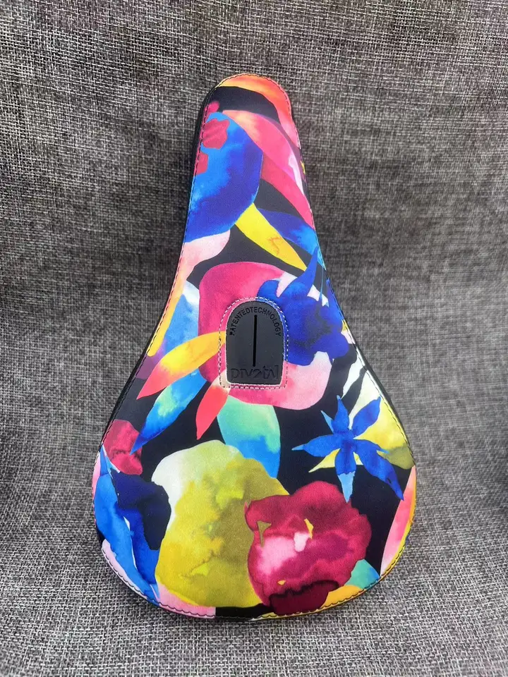 BmxシートはBMXサドルfgfsの汚れを持っています-シートポスト付き