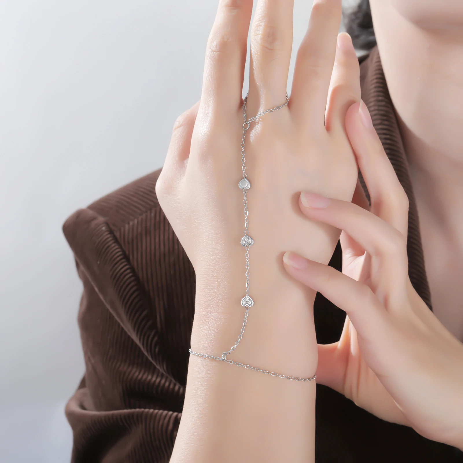 Cooltime Herz Klar Zirkon Finger Ring Armband Für Frauen Elegante Geschenke Link Verbunden Edelstahl Gold Farbe Hand Schmuck – Detail 3