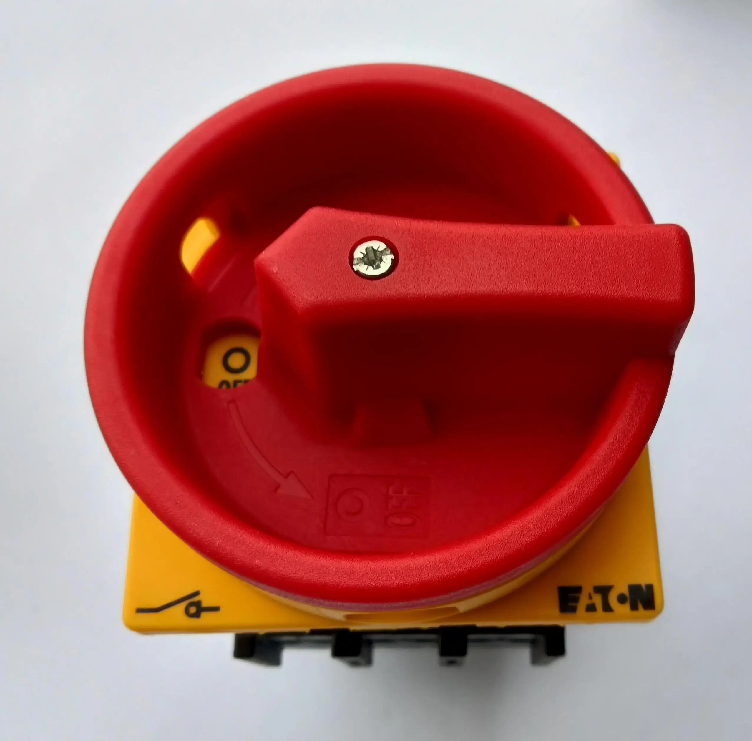 

Новый оригинальный нагрузочный изолированный переключатель Eaton P1-32/EA/SVB-SW