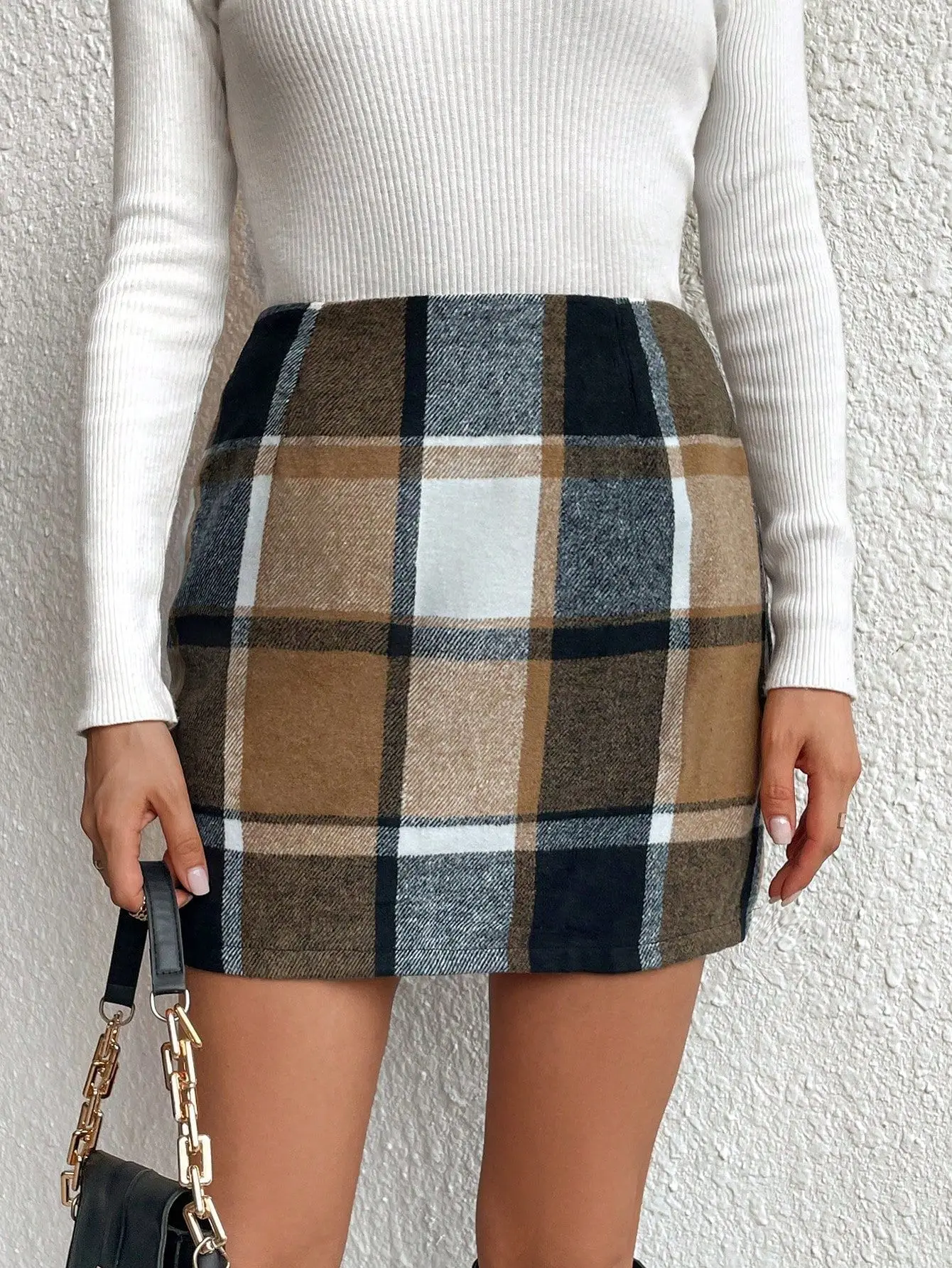 Kurzer Midirock mit Karomuster, geeignet für den täglichen Gebrauch im Herbst und Winter. – Detail 1