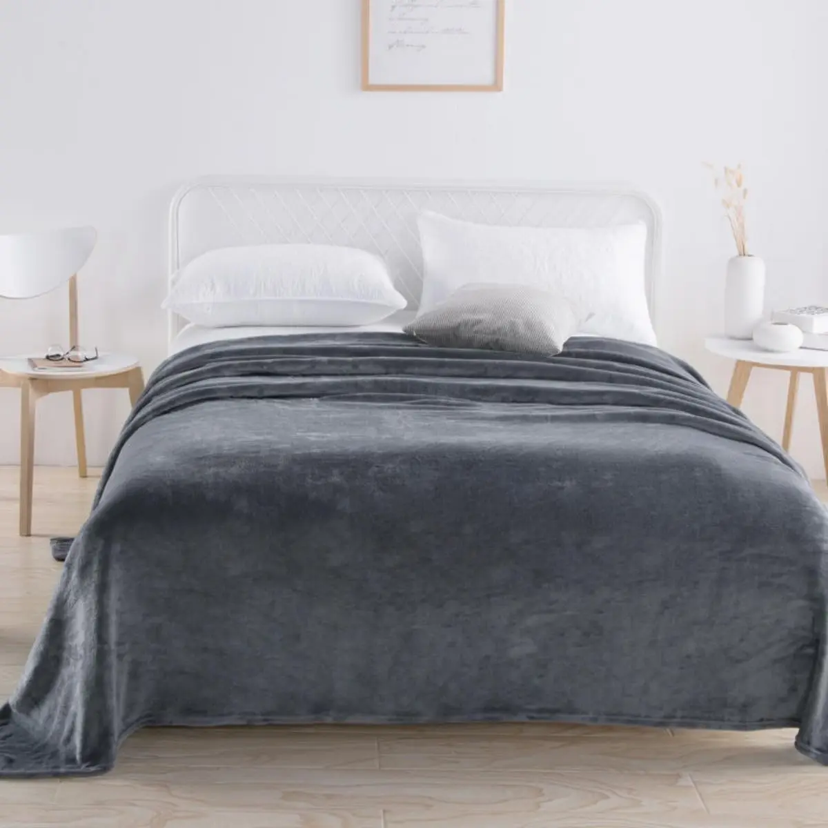 1pc, simple and plain colored plush blanket 2