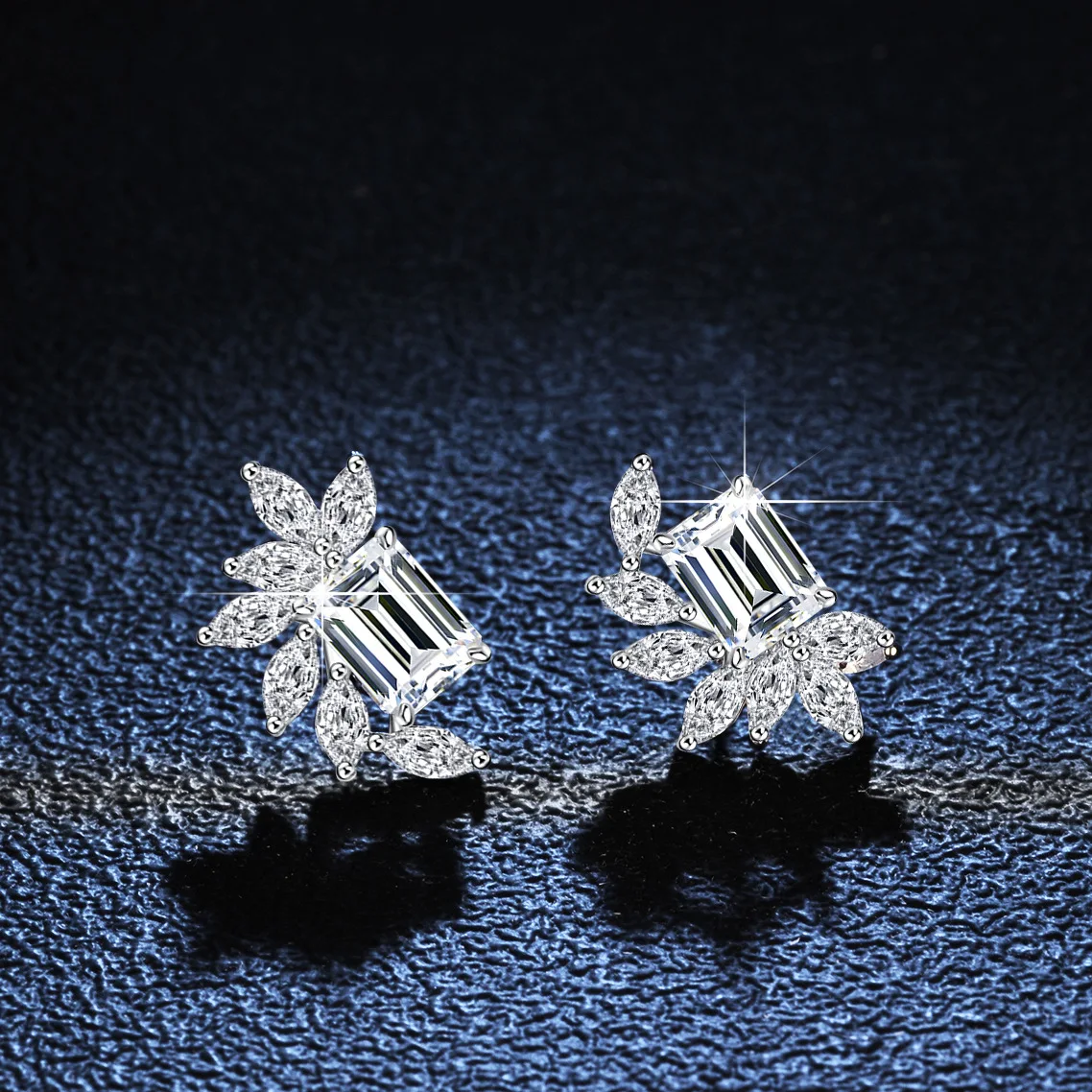 

PT950 White Gold 2 Carat Diamond VVS1 Earrings Women's Four Claw Earrings Leaf Wedding 18K Gold D Color Moissanite Square Diamon
