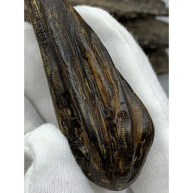 Tarakan insect leakage agarwood with shape pendant old materials oily rich medicine fragrance sweet hand pieces collection 4