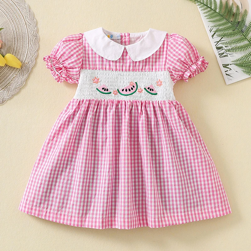 

Детское платье с коротким рукавом и вышивкой в виде арбуза