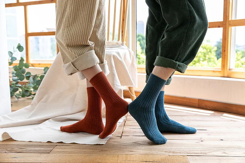 Neue dicke warme Winter-Damensocken, Paare, Herrensocken, Korallensamt, weich, bequem, 7 Farben, freie Größe 37–43, 1 Paar – Detail 2