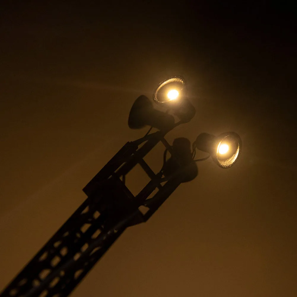 

HO Tower Lights LED Made Yard Lights Spots Working Assembled Metal Silver For Layout Lamppost Train Garden Decor