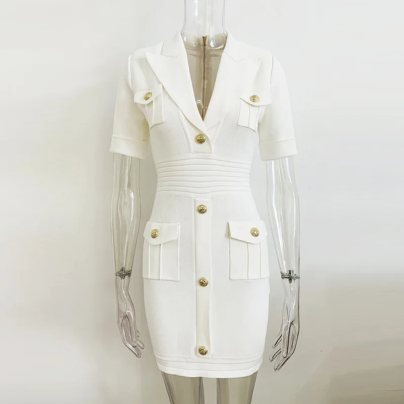 

Трикотажное платье с V-образным вырезом, коротким рукавом и пуговицами в виде льва