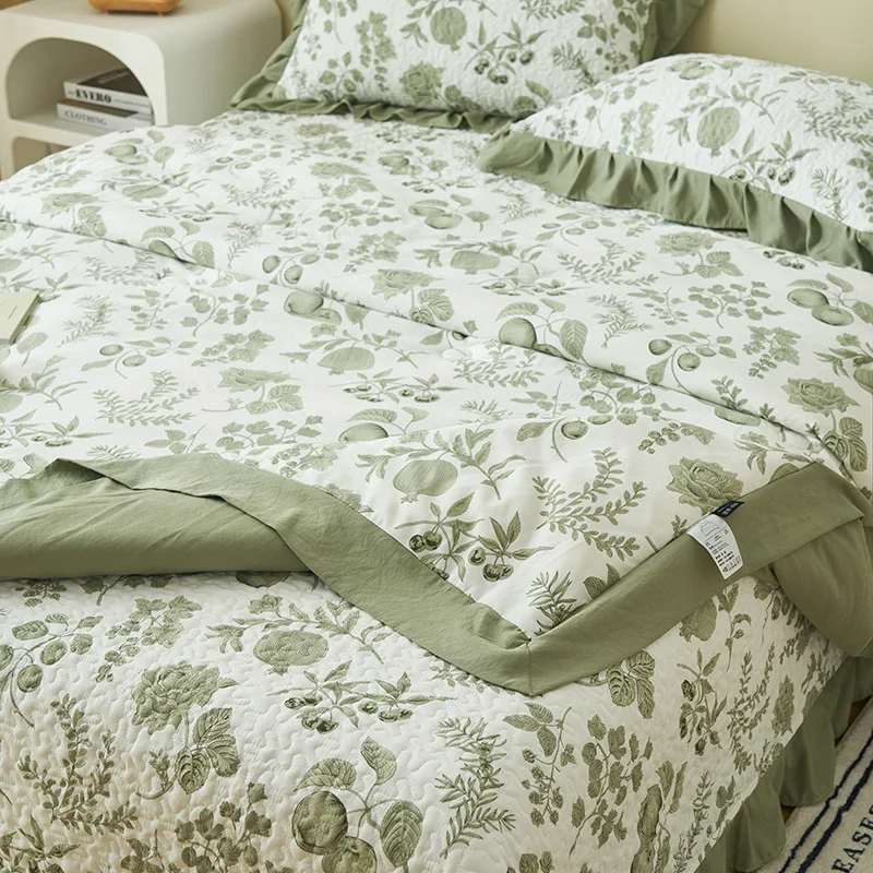 Breathable Printed Double Layer Yarn Bed Cover Soft Bedspread Quilted