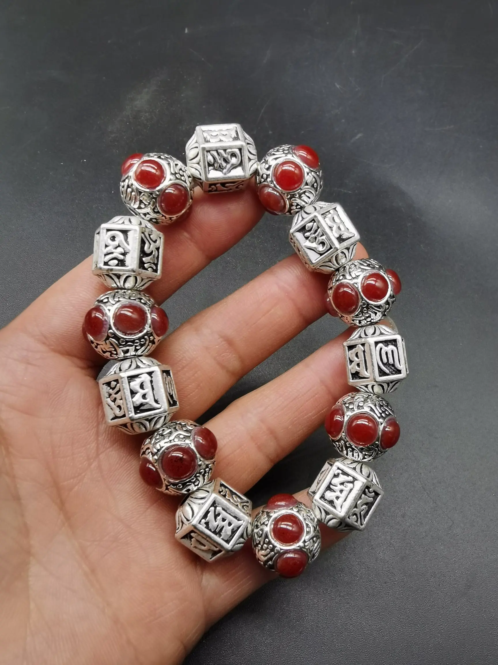 

China Elaborate Tibetan Silver Mosaic Gemstone Lucky“Auspicious”Bracelet/Necklace Metal Handicraft Decoration Home Decoration