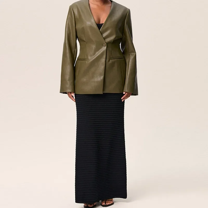 Chaqueta de cuero para mujer, estilo urbano, verde, con pliegues, escote en V, un botón, manga larga, bolsillos, abrigo hasta la cintura, primavera 2025, estilo urbano Y2K.