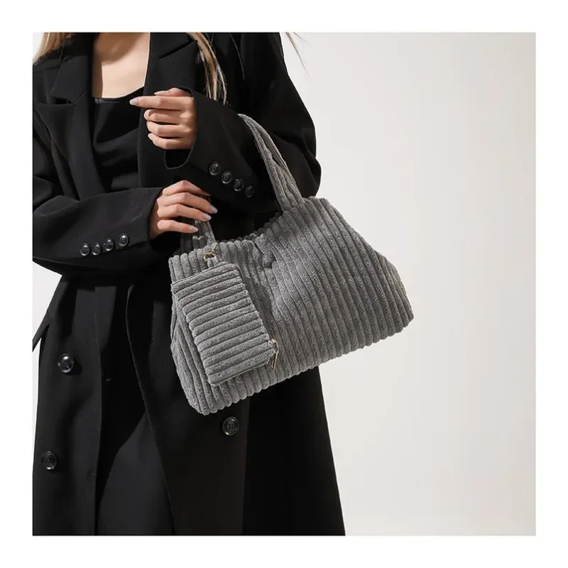 

B Korean Version of Lazy Wind Handbag Winter New Handbag Bag Female Simple Atmosphere Fashion Western Style Top-Handle Bag