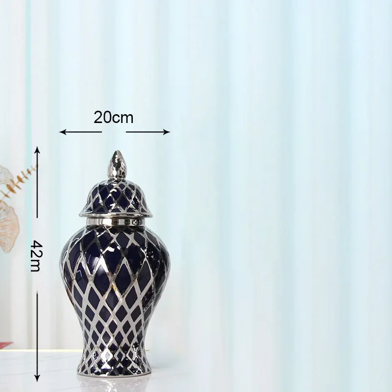 ストライプ模様の壺 益子焼き、漆黒色釉ー茶色と黒のストライプ模様