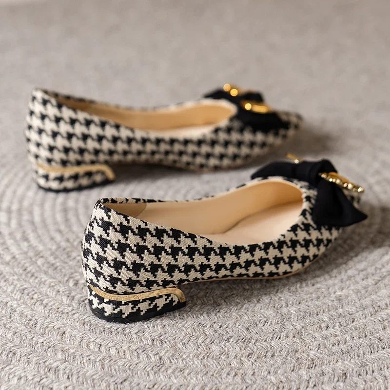 Women Flats Rivet Pointed Toe Shallow Women Shoes Spring/Autumn Loafers PU Leather Slip on Basic Casual