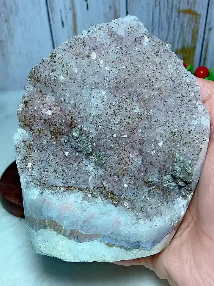 Необработанный аметистовый кластер