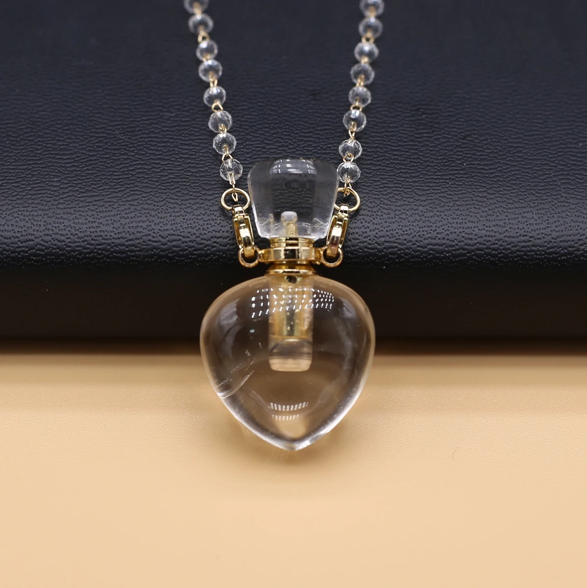 Clear Quartz Perfume Bottle Natural Stone Heart Shape Pendant Necklace Essential Oil Bottle Charming Women Girl Daily Gifts 2