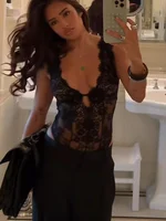 Combinaison sexy en dentelle patchwork pour femme, col en V, sans manches, dos nu, taille haute, coupe ajustée, collection Printemps 2026, vêtements féminins tendance 2