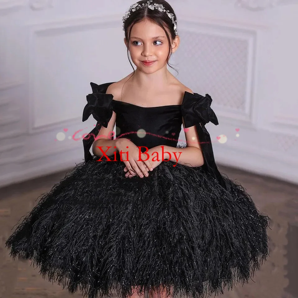 

Feather Baby Girl First Communion Dresses Dusty Pink Off The Shoulder Big Bow Top Velvet Feathers Ball Gown Flower Girl Dress