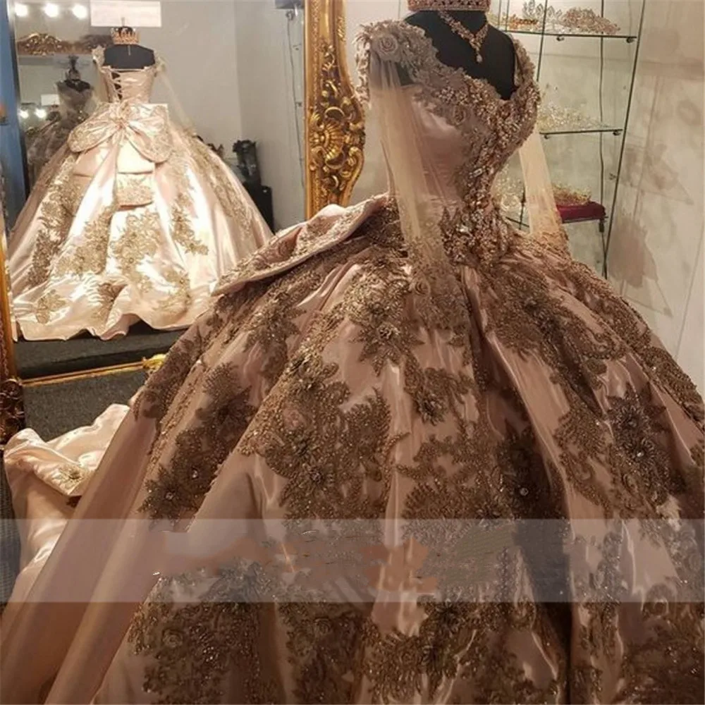 

Pink Beaded 2023 Quinceanera Dresses Gold Lace Appliqued Flower Sweet 16 Dress Long Sleeve V Neck Pageant Gowns vestidos de 15