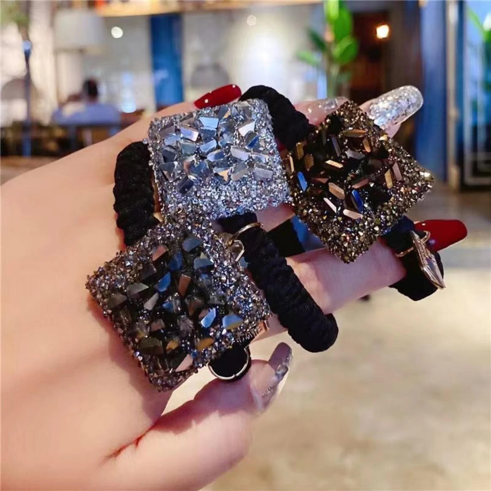 Water diamond headband, elegant retro design, adjustable imitation pearl hair clip, suitable for women