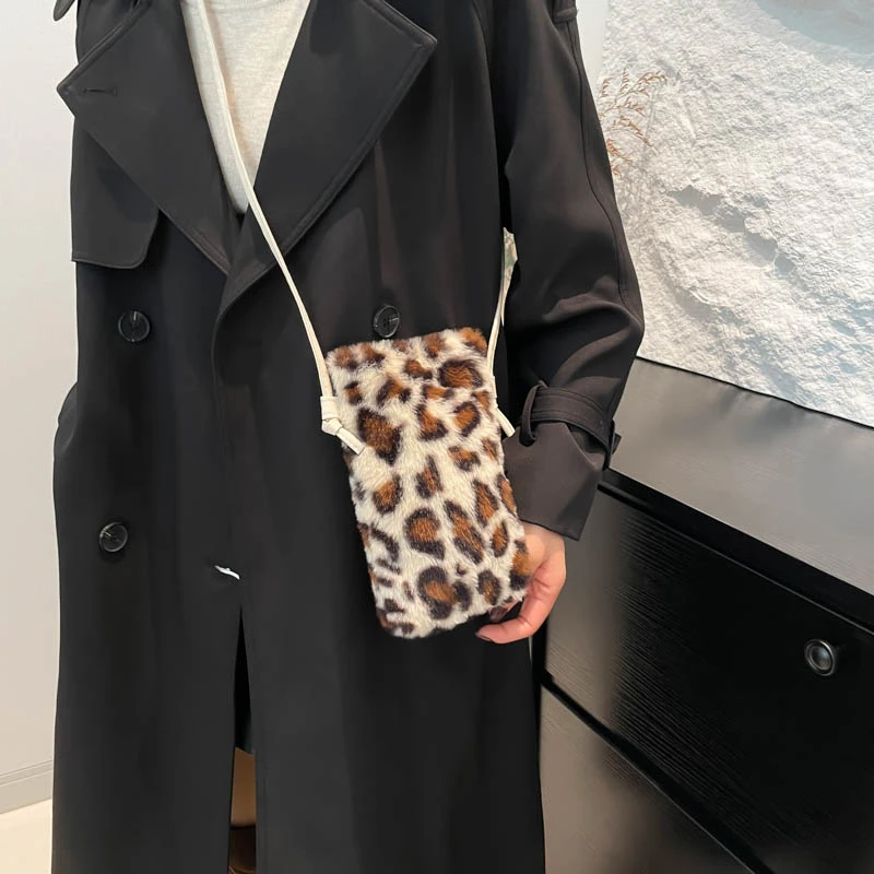 Fashion Women Cow Print Mini Shoulder Bags Female Winter Plush Underarm Bags Leopard Zebra Pattern Fluffy Tote Bags Small Purses