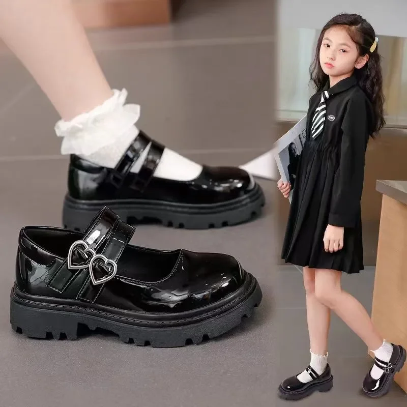 Girls Leather Shoes for Party Wedding Glossy Matte Children Performance Shoes with Love Big Kids Princess Mary Jane Shoes 2024 2
