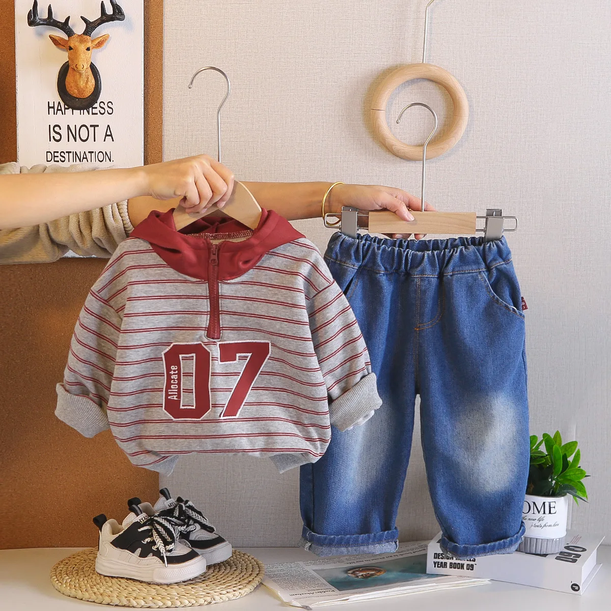  남자아이 옷 2026 봄 신상  남아 2종 세트 1-5세 스트라이프 후드 후디와 데님 청바지 키즈 캐주얼 트렌디 의상
