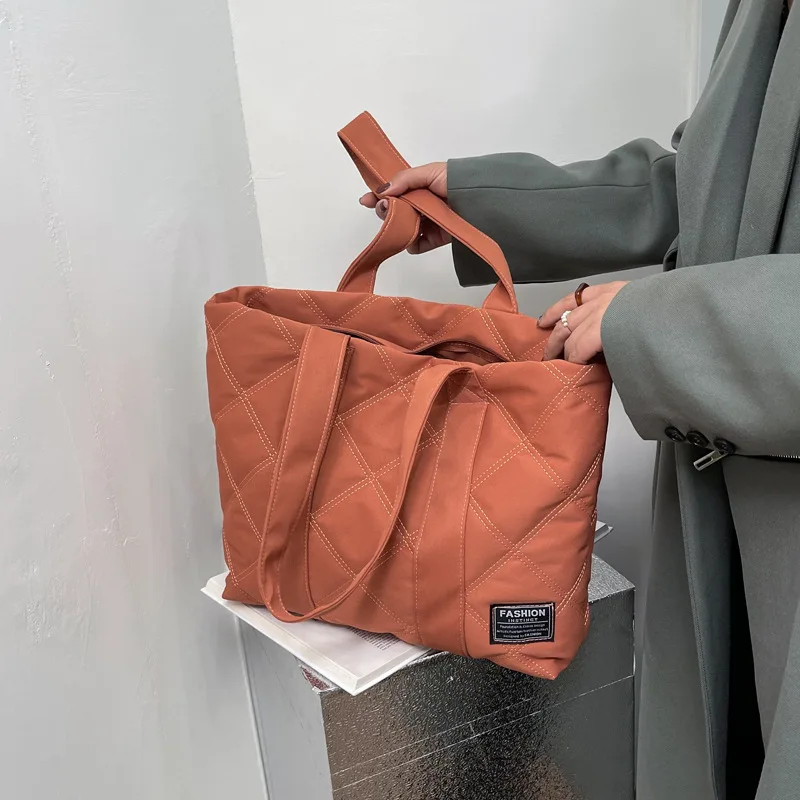 New Fashionable Flow Large Capacity Casual Lightweight Nylon Handbag Ladies Fashionable Street One Shoulder Package