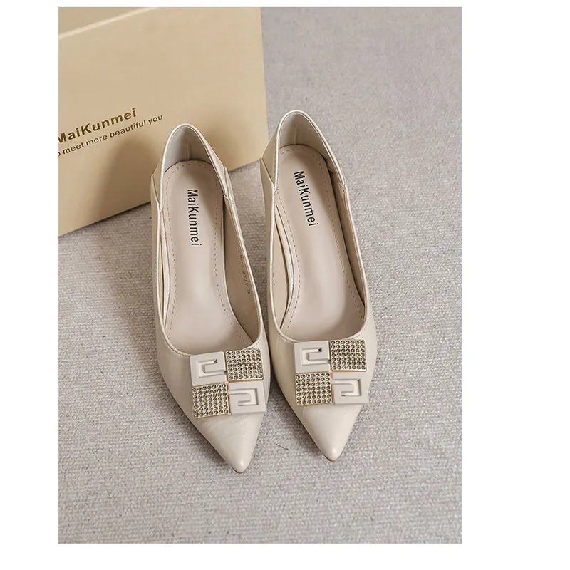 2024 Tidlige forårsnye højhælede, slanke hæle, spidse vanddiamantspænde, bløde læderarbejdssko_voghion.com