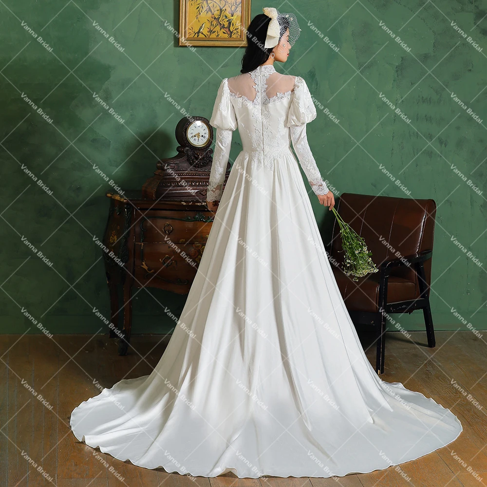 French Vintage High Neck Wedding Dress Long Sleeves Satin Appliques Beading A Line Customized Hepburn Zipper Retro Bridal Gowns 2
