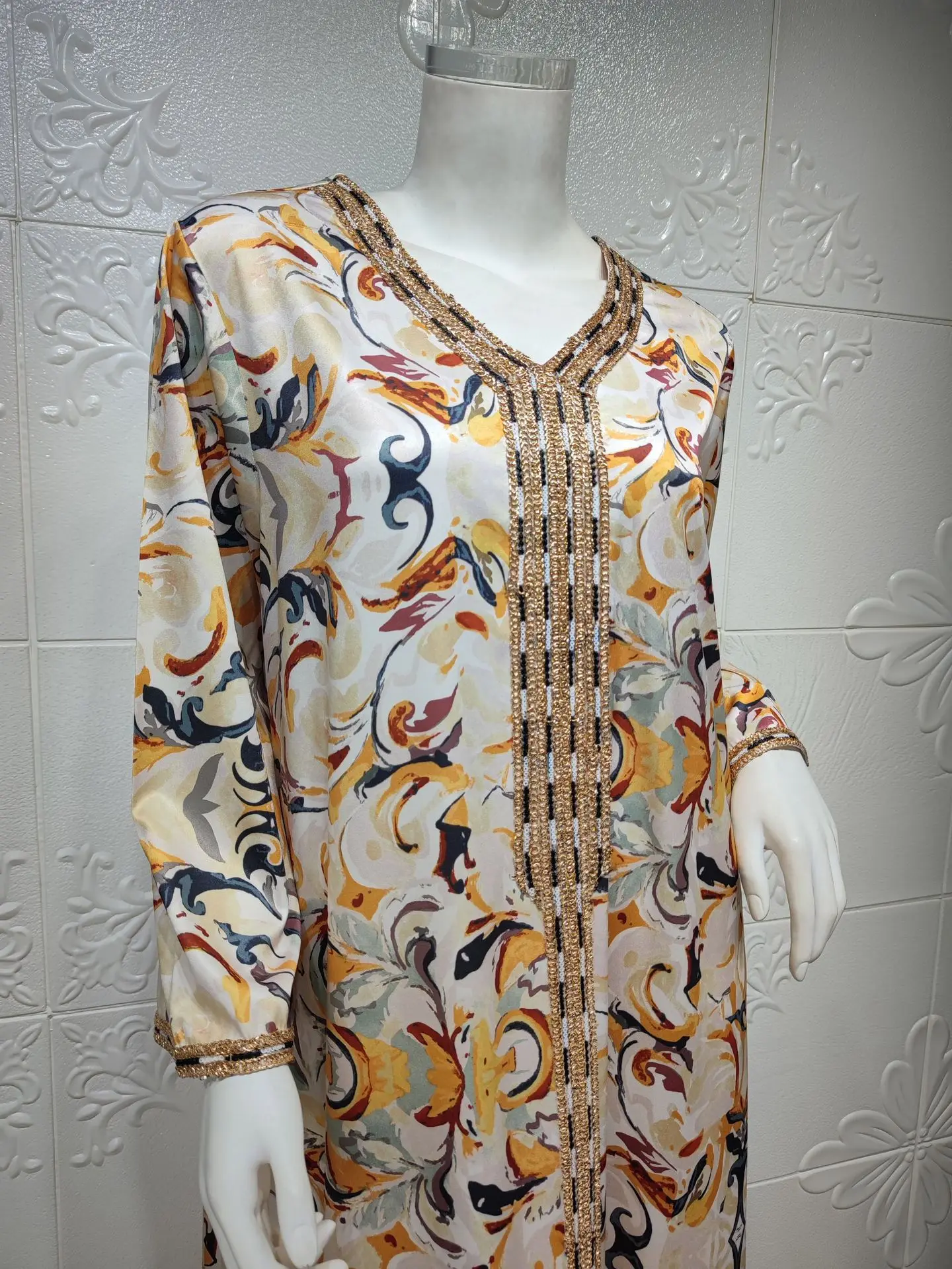 Рисунок 6 - Дубай, яркие платья