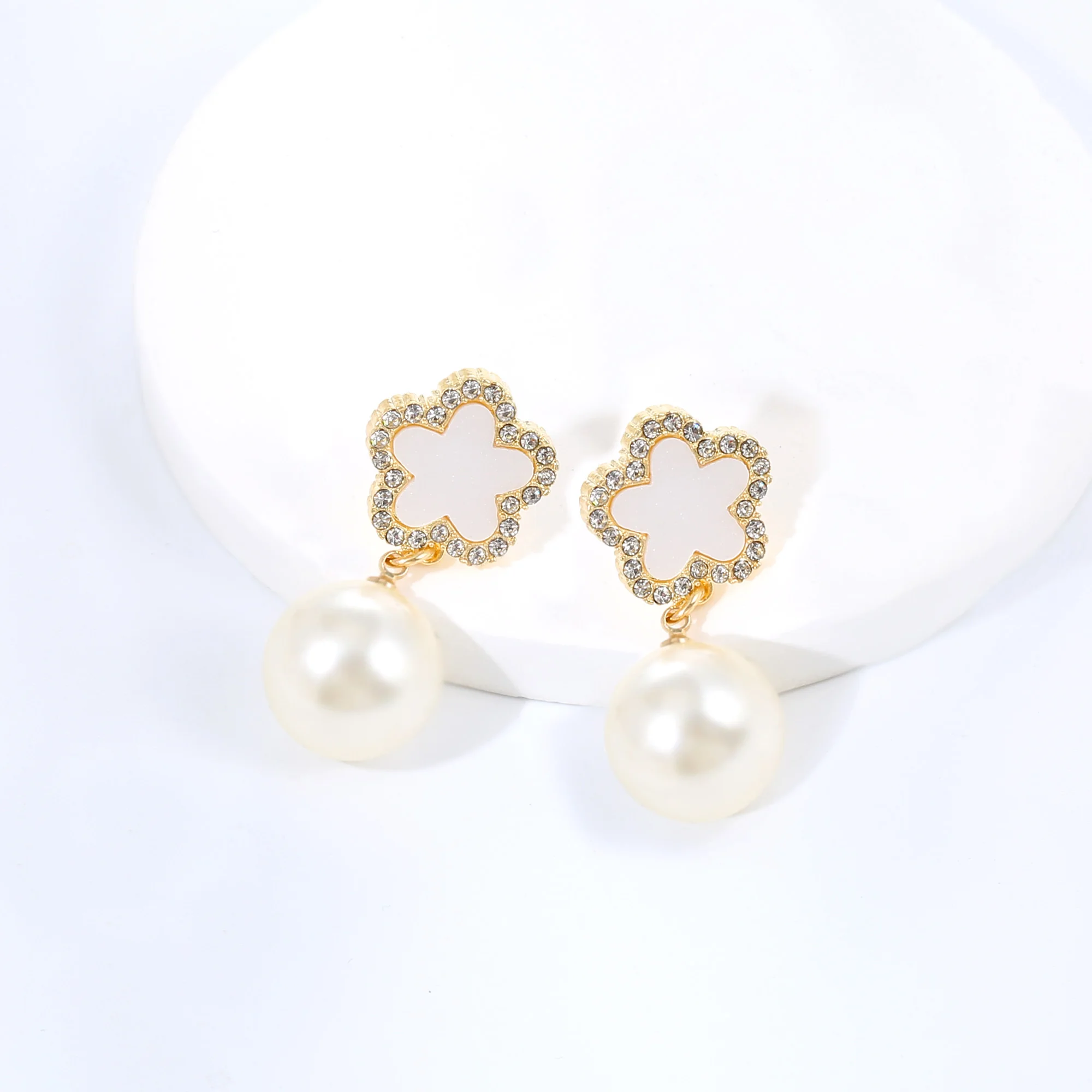 Boucles d'oreilles pendantes fleur de prunier pour femme, perle élégante, biscuits, plante, cinq cuir chevelu, luxe, bijoux de créateur, cadeaux