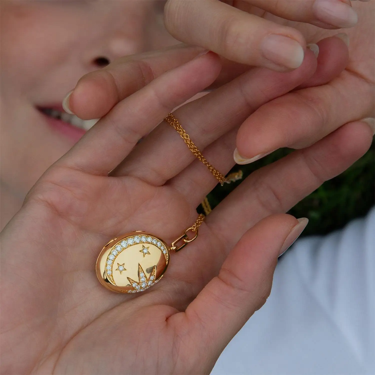 Exquisite Sun Moon Star Open and Close Photo Frame, Photo Album, Women's Necklace Waterproof Stainless Steel Gold Color Jewelry