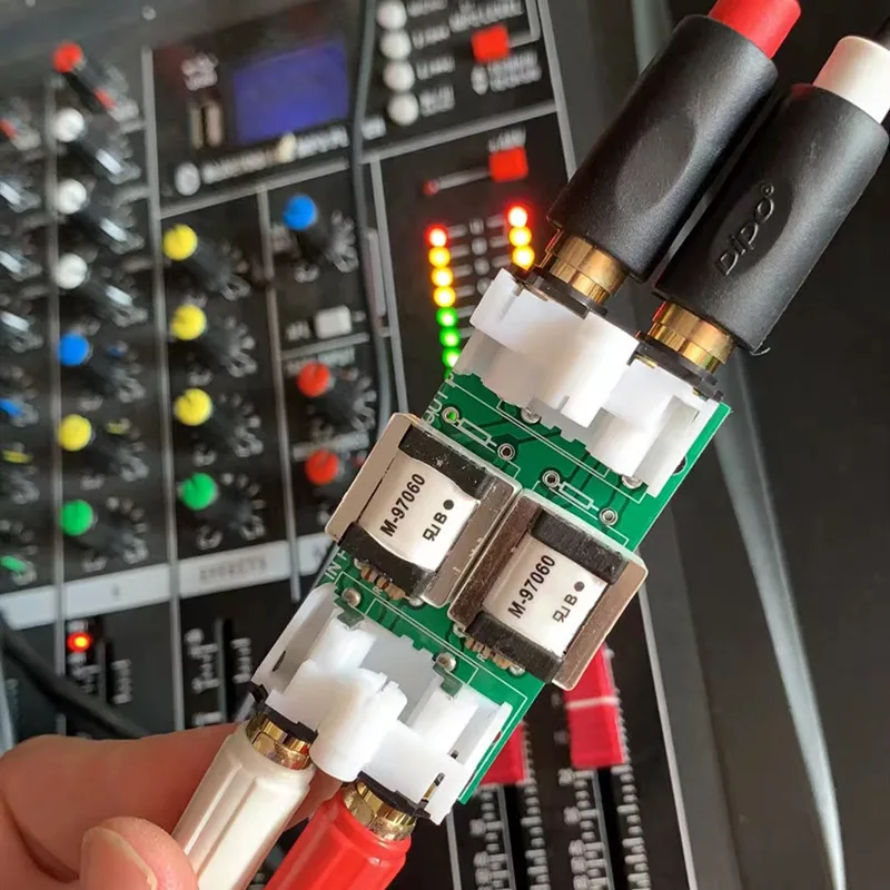 

3.5 RCA Audio Output Socket Speaker Isolator Current Sound Eliminator