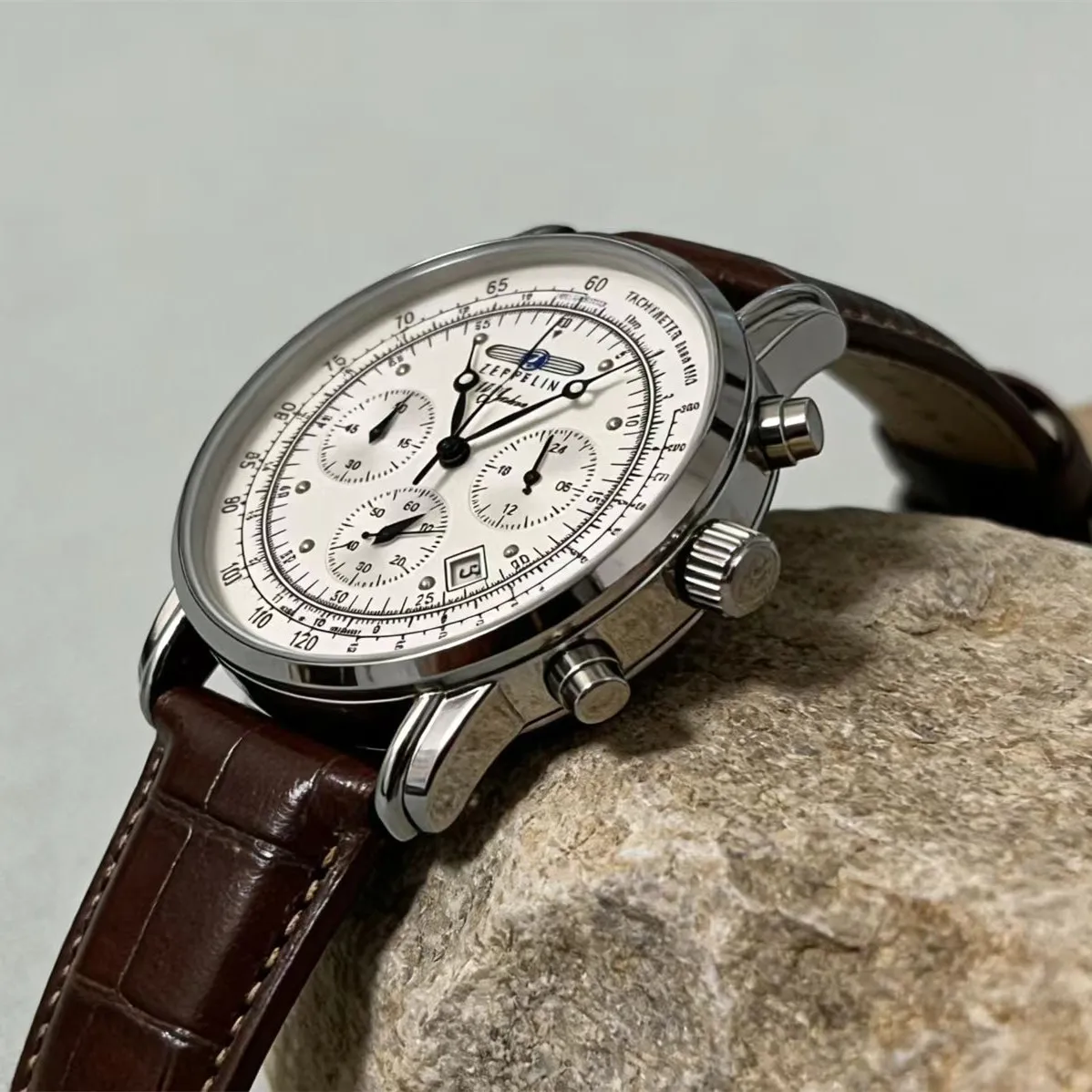 Elegant Men's Multifunction Quartz Watch: Fashionable Business and Casual Sports Design