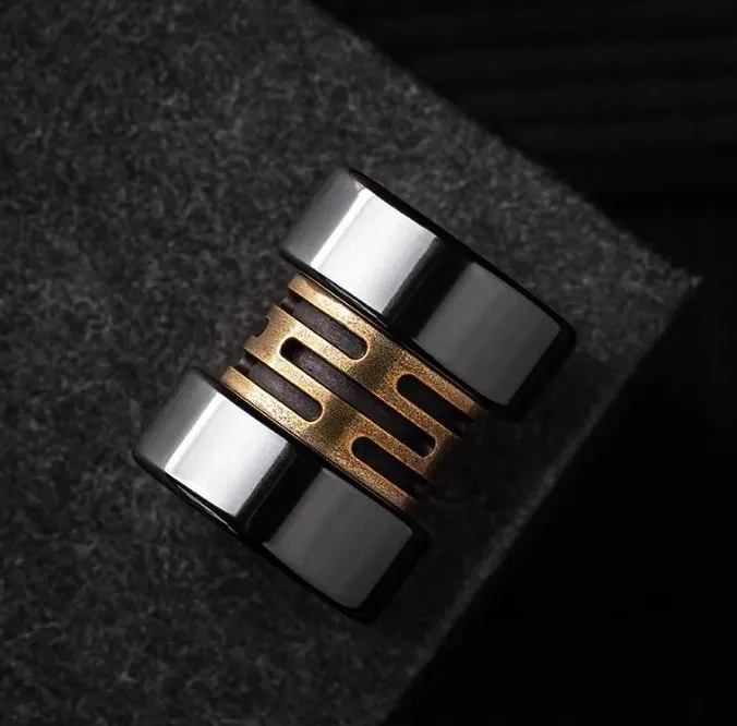 

Набор из 2 игрушек для пальцев EDC