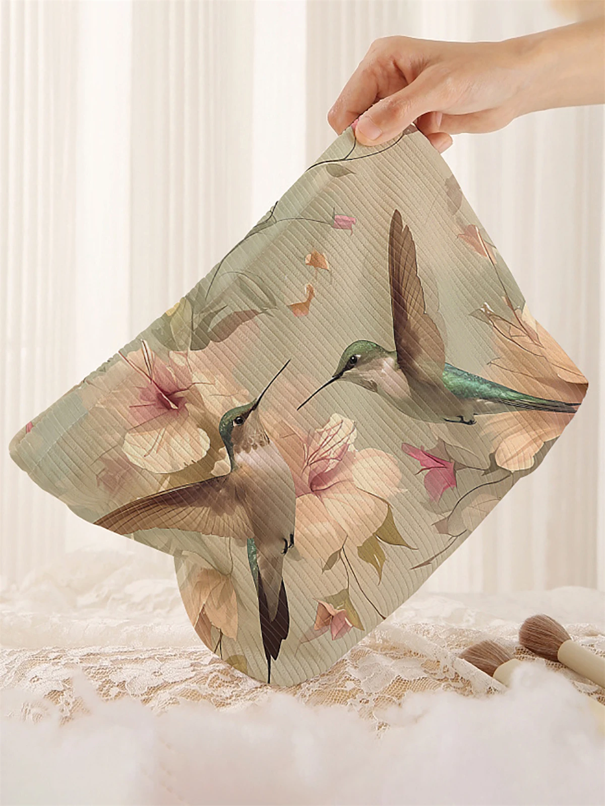 1 corduroy makeup bag with flower and bird pattern, light zipper makeup storage box, multifunctional bag with lining
