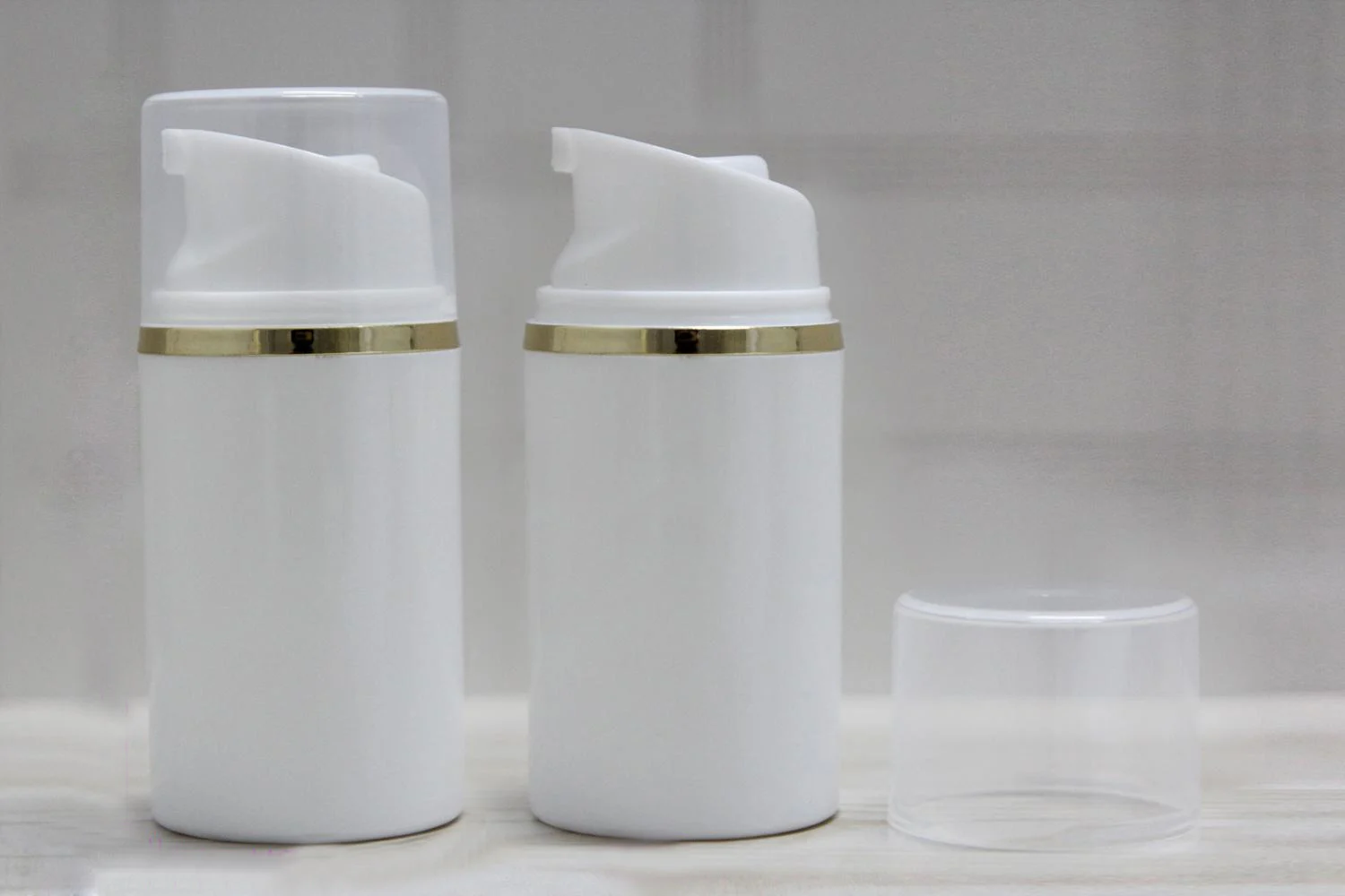 

50ML white plastic airless bottle gold line white/clear lid for lotion/emulsion/foundation/anti-UV sunscreen cream skin packing