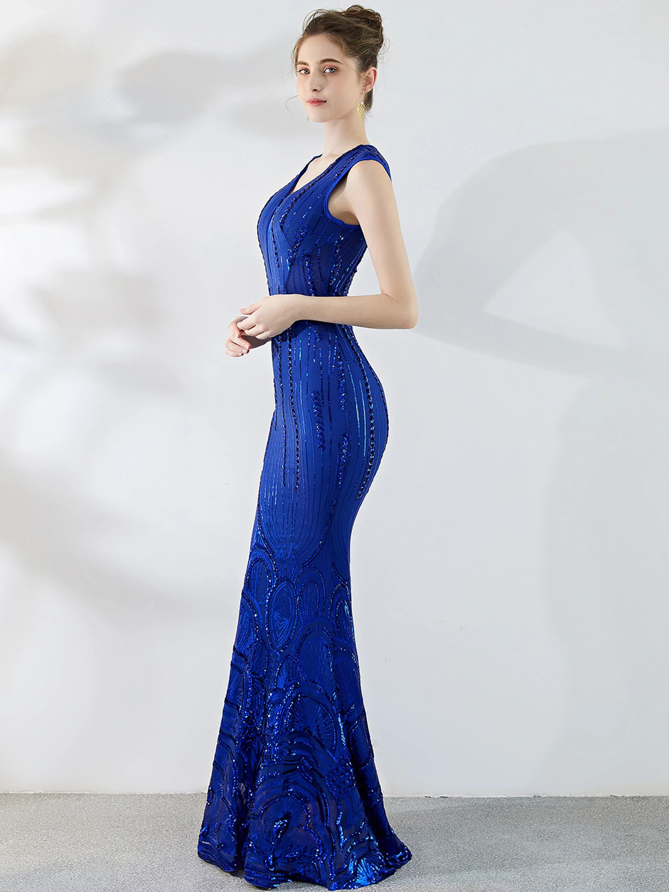 فستان سهرة ترتر أسود sequins runway