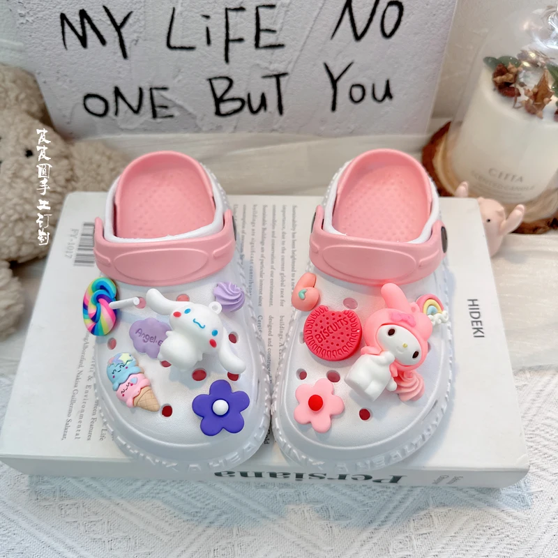 

7-8Pcs/set Sanrio Hello Kitte Shoe Charms Accessories Anime Kuromi Cinnamoroll Melody Buckle Set No Shoe DIY Charm Gift